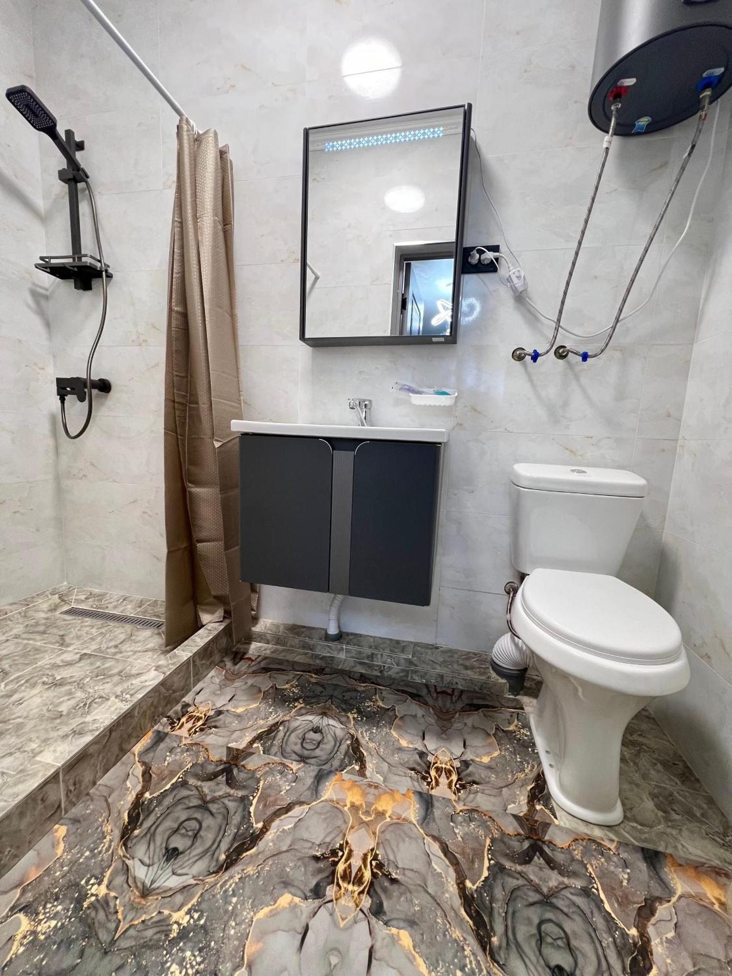 Maral Guesthouse Karakol Ngoại thất bức ảnh