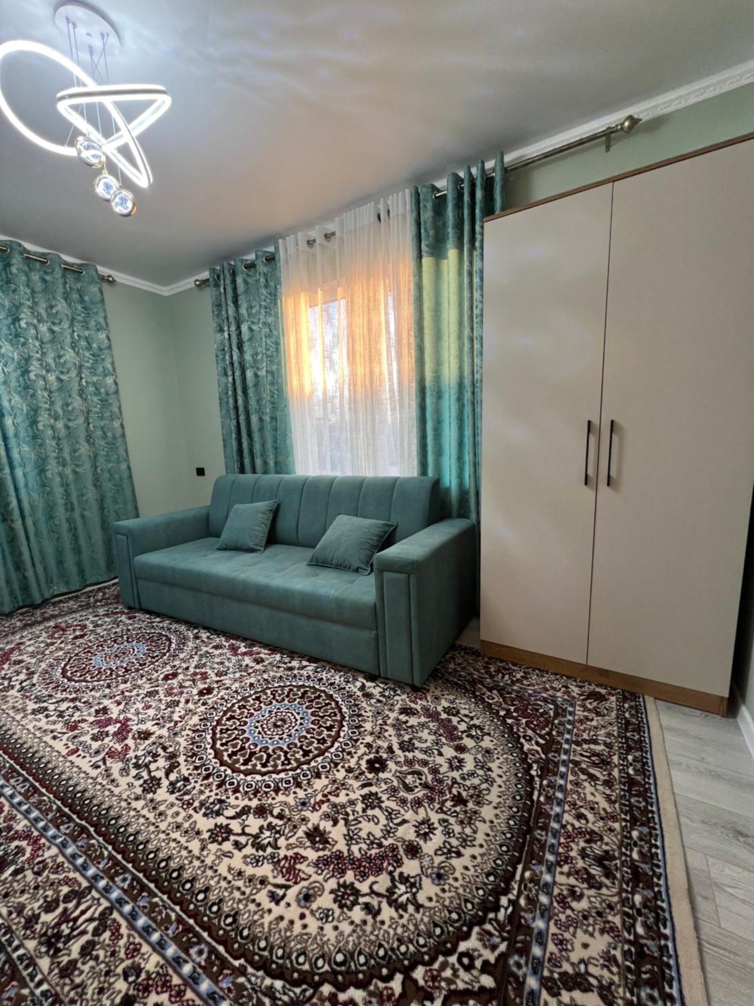 Maral Guesthouse Karakol Ngoại thất bức ảnh
