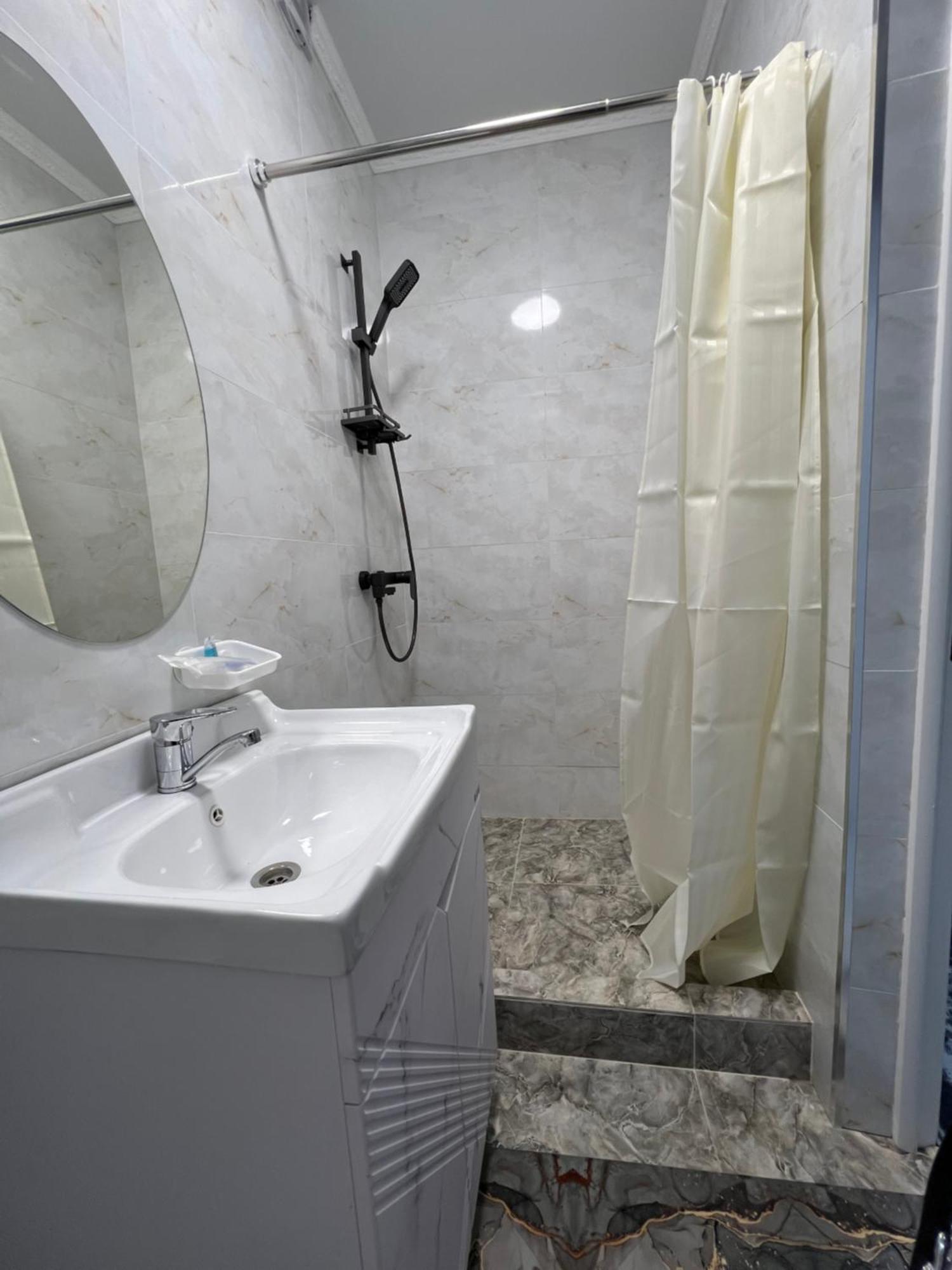 Maral Guesthouse Karakol Ngoại thất bức ảnh