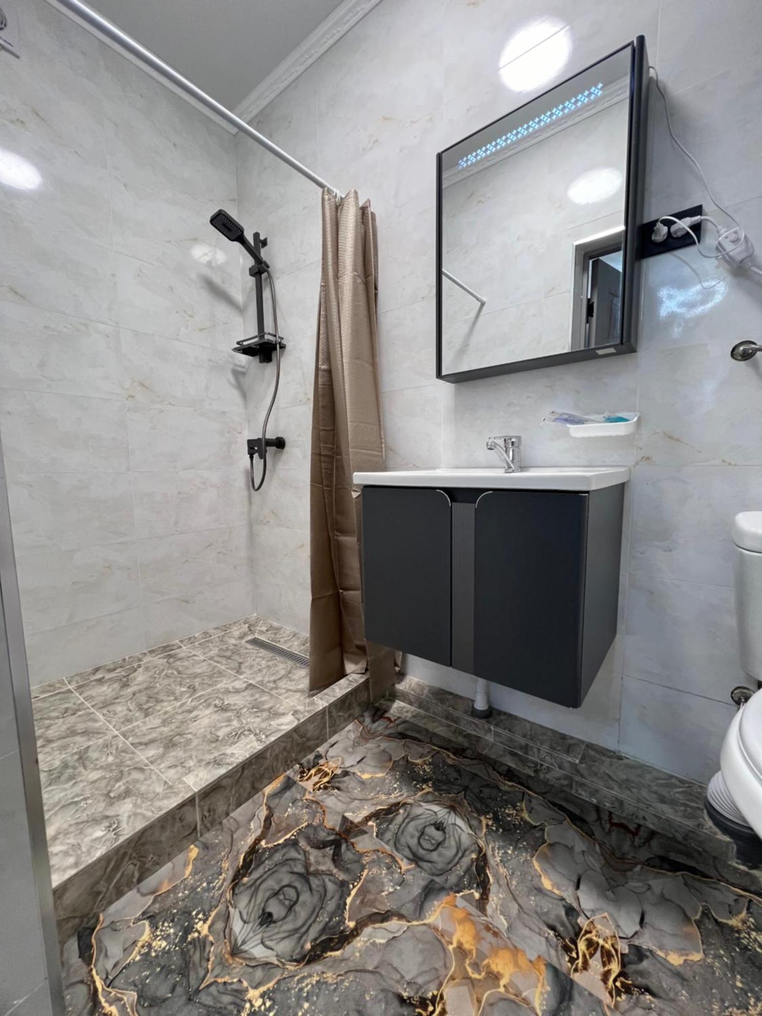 Maral Guesthouse Karakol Ngoại thất bức ảnh