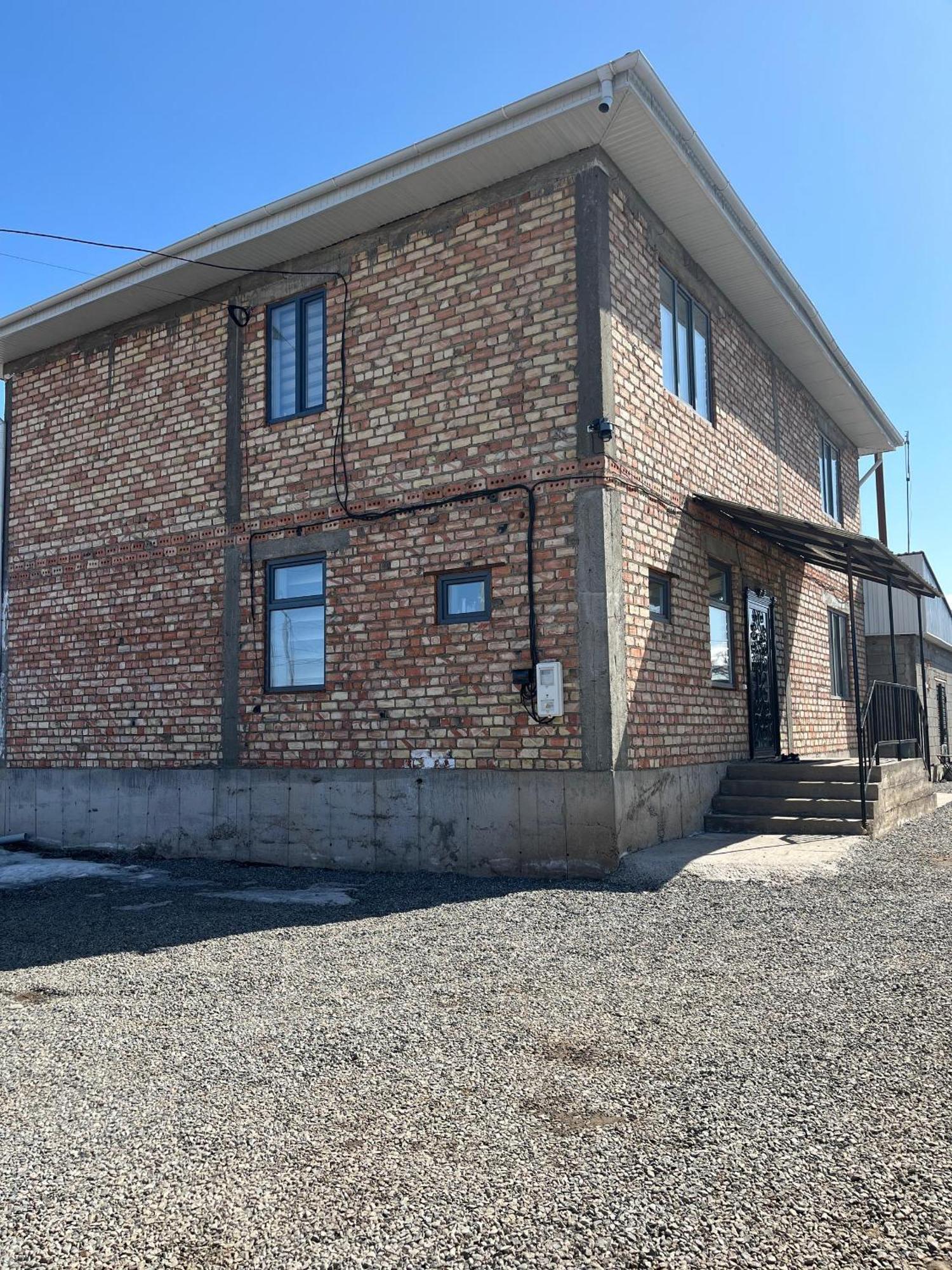 Maral Guesthouse Karakol Ngoại thất bức ảnh